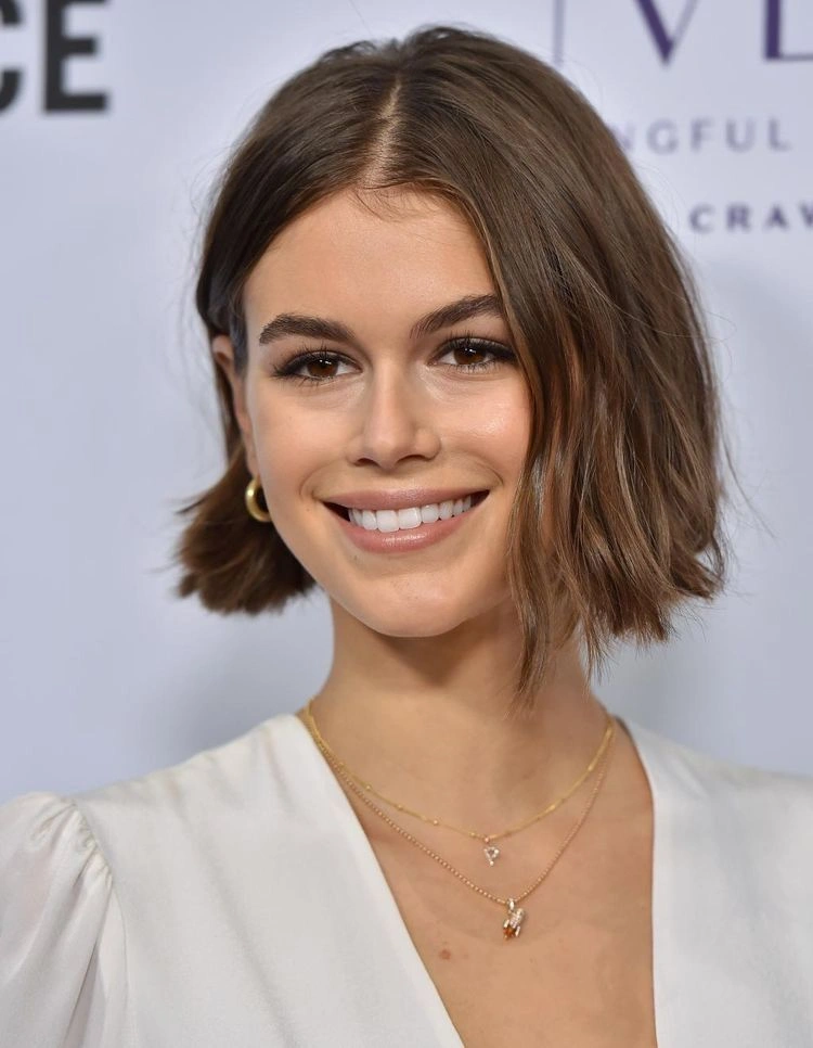 kaia gerber corte bob
